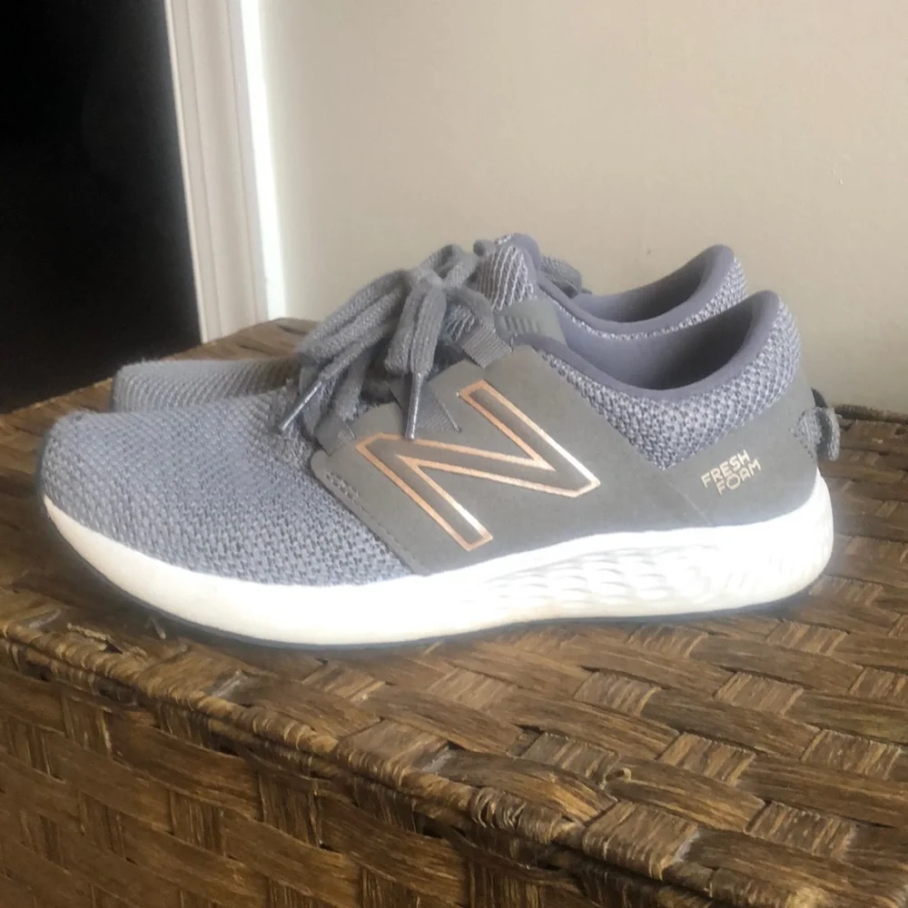 Women’s NB shoes - Picture 1 of 6